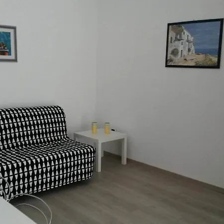 Tom House * Manfredonia
